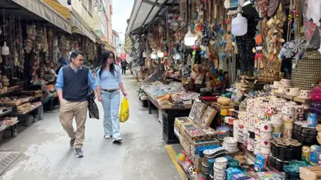 إنفاق قياسي للسياح على الهدايا التذكارية في تركيا خلال النصف الأول من 2025 إنفاق قياسي للسياح على الهدايا التذكارية في تركيا خلال النصف الأول من 2025