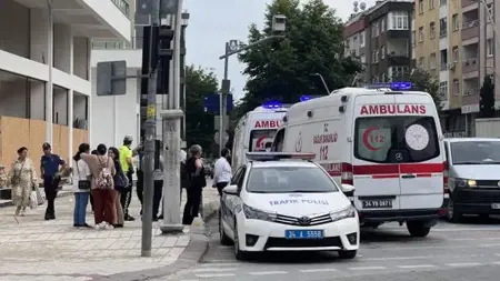 ترام يصطدم بشاحنة في زيتن بورنو باسطنبول ترام يصطدم بشاحنة في زيتن بورنو باسطنبول