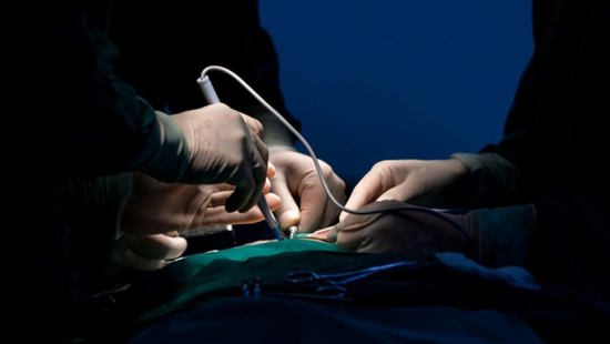 إصابة 3 سيدات بـ"الإيدز" بسبب عمليات تجميل بمركز غير مرخص إصابة 3 سيدات بـ"الإيدز" بسبب عمليات تجميل بمركز غير مرخص
