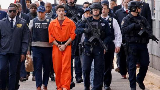 مانجيوني يُقرّ بمطاردة الرئيس التنفيذيّ لـ«يونايتد هيلث كير» ويعترف: «أطلقت النار عليه فمات»