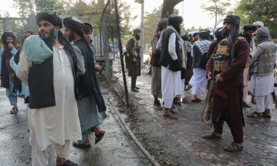 مقتل 32 شخصاً وإصابة 40 في تفجير انتحاري استهدف مركزا تعليميا في أفغانستان   