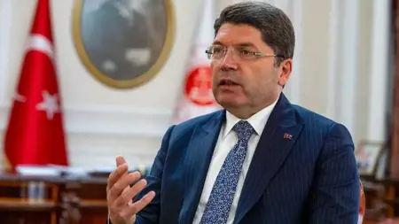 وزير العدل التركي يدعو إلى التصرف بحساسية خلال النشر في قضية مقتل الطفلة نارين وزير العدل التركي يدعو إلى التصرف بحساسية خلال النشر في قضية مقتل الطفلة نارين