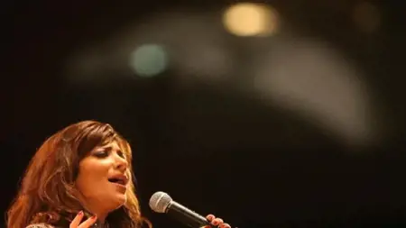 المطربة السورية "أصالة نصري" ترد على منتقديها على الغناء بعد الزلزال المطربة السورية "أصالة نصري" ترد على منتقديها على الغناء بعد الزلزال