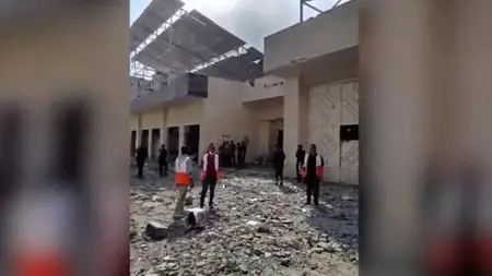 إسرائيل تدمر مستودعات الهلال الأحمر الفلسطيني إسرائيل تدمر مستودعات الهلال الأحمر الفلسطيني