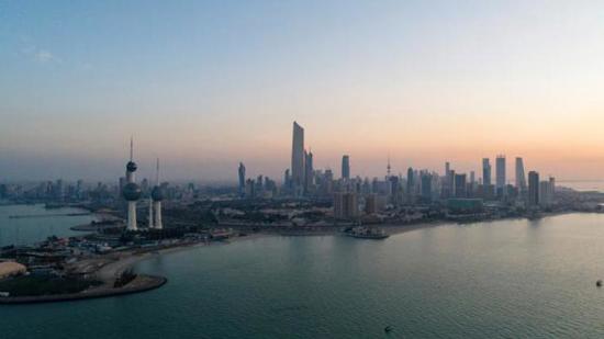 الجيش الكويتي يعلن تصدي الدفاعات الجوية لهجوم بصواريخ ومسيّرات مصدرها إيران