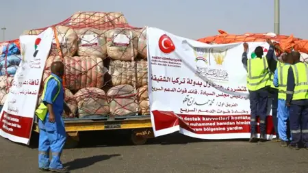 السودان ترسل 2000 خيمة لضحايا الزلزال في تركيا السودان ترسل 2000 خيمة لضحايا الزلزال في تركيا