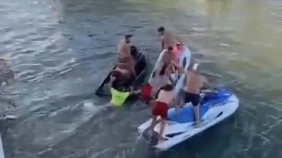 وفاة شخصٍ وإصابة آخر إثر اصطدام درّاجةٍ مائية بعمود جسرٍ في دوزجه