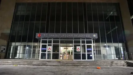 إيقاف رئيس بلدية ولاية"وان" التركية عن العمل إيقاف رئيس بلدية ولاية"وان" التركية عن العمل