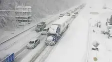 إغلاق طرق في سيواس أمام الشاحنات بسبب كثافة الثلوج