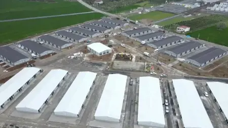 تركيا تشرع بتسليم المنازل الجاهزة لضحايا الزلزال تركيا تشرع بتسليم المنازل الجاهزة لضحايا الزلزال