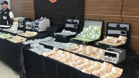 مركزها إسطنبول. .ضبط ملايين الدولارات المزورة في ثلاث ولايات تركية