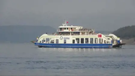 عاجل :العاصفة تعيق حركة النقل البحري في تشاناكالي وباليكسير عاجل :العاصفة تعيق حركة النقل البحري في تشاناكالي وباليكسير