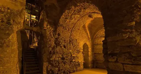 اكتشاف أنفاق غامضة ممتدة من اسطنبول إلى اسكتلندا قد تحل مشكلة المياه في المدينة اكتشاف أنفاق غامضة ممتدة من اسطنبول إلى اسكتلندا قد تحل مشكلة المياه في المدينة