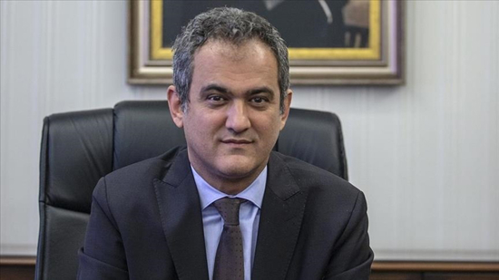 وزير التعليم التركي يرد على أسئلة ومخاوف أولياء الأمور