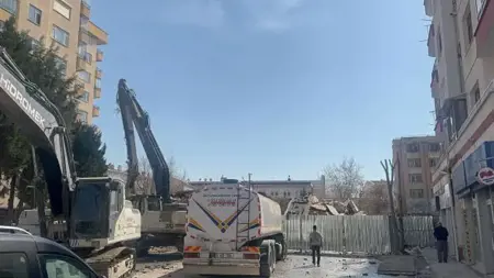 انهيار مبنى من 6 طوابق في ولاية قونية التركية انهيار مبنى من 6 طوابق في ولاية قونية التركية