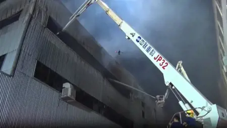 مصرع 11 شخصا نتيجة اندلاع حريق مهول في مصنع بالصين مصرع 11 شخصا نتيجة اندلاع حريق مهول في مصنع بالصين