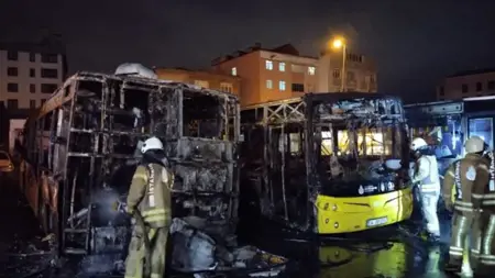 احتراق 3 حافلات IETT  في إسطنبول لأسباب مجهولة