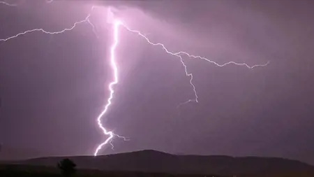 صواعق البرق تقتل 26 شخصًا في باكستان صواعق البرق تقتل 26 شخصًا في باكستان