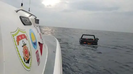 القبض على 78 مهاجرًا غير شرعي قبالة سواحل تشاناكالي  القبض على 78 مهاجرًا غير شرعي قبالة سواحل تشاناكالي