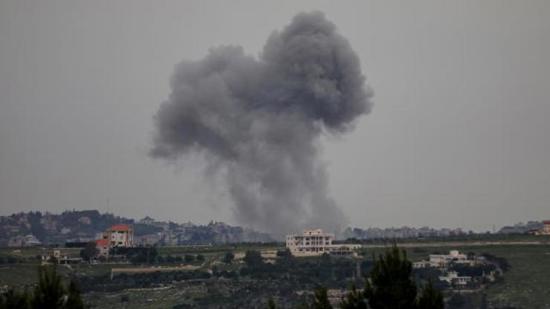 الاحتلال يواصل قصف جنوب لبنان رغم اتفاق وقف إطلاق النار.. غاراتٌ ليلية وقذائف مدفعية