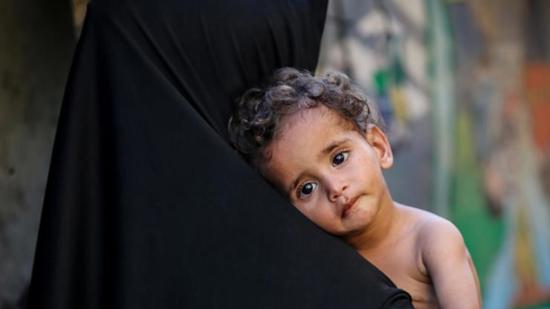 مع اقتراب الشتاء على خيام غزة.. منظمة الصحة العالمية تحذر من سيناريو يعجز القطاع عن تحمّله