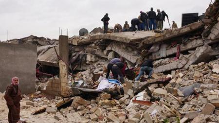 كيف تسير جهود الإنقاذ في المناطق المنكوبة جراء الزلازل بسوريا؟