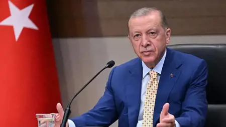 أردوغان ينعي ضحايا الإعصار بكلمات مؤثرة خلال مكالمة هاتفية مع رئيس المجلس الرئاسي الليبي أردوغان ينعي ضحايا الإعصار بكلمات مؤثرة خلال مكالمة هاتفية مع رئيس المجلس الرئاسي الليبي