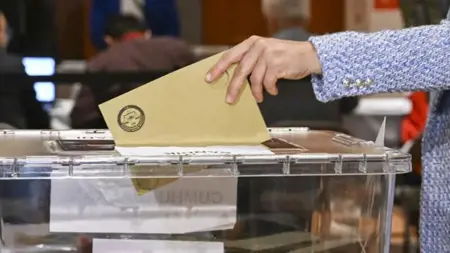 عدد الناخبين الأتراك في الخارج وفي الجمارك يتجاوز مليون و 700 ألف عدد الناخبين الأتراك في الخارج وفي الجمارك يتجاوز مليون و 700 ألف