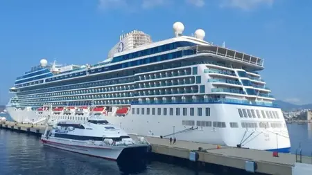 على متنها 1179 سائحا .. سفينة عملاقة ترسو في "موغلا" التركية على متنها 1179 سائحا .. سفينة عملاقة ترسو في "موغلا" التركية