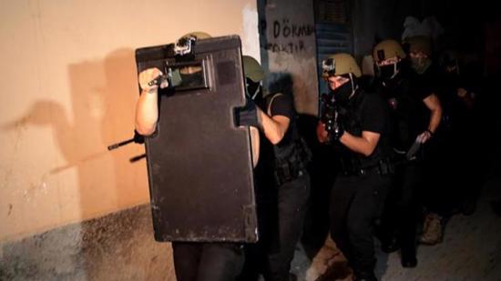الشرطة  تعتقل 12 أجنبي في أنقرة بتهمة العمل لصالح داعش