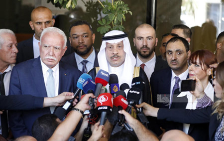 أول سفير سعودي يصل فلسطين منذ ثلاث عقود