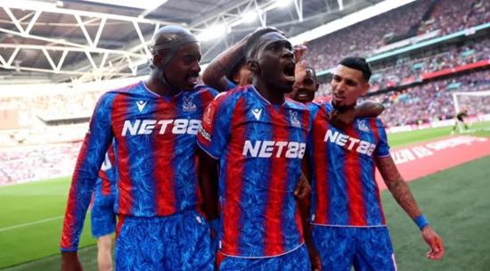 فولهام يستضيف كريستال بالاس اليوم في الجولة 15 من الدوري