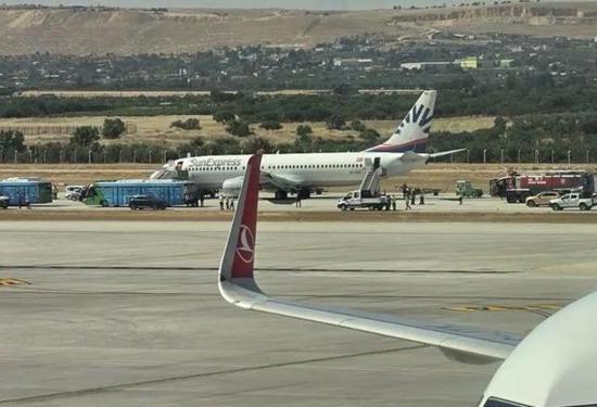 انفجار إطار طائرة أثناء هبوطها في مطار غازي عنتاب