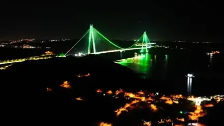 إضاءة جسور إسطنبول بمناسبة "أسبوع الهلال الأخضر" إضاءة جسور إسطنبول بمناسبة "أسبوع الهلال الأخضر"