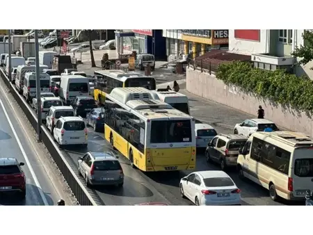 ستستمر لمدة 45 يومًا..ازدحام مروري على خط متروبوس اسطنبول بسبب أعمال "الطريق الأبيض" ستستمر لمدة 45 يومًا..ازدحام مروري على خط متروبوس اسطنبول بسبب أعمال "الطريق الأبيض"