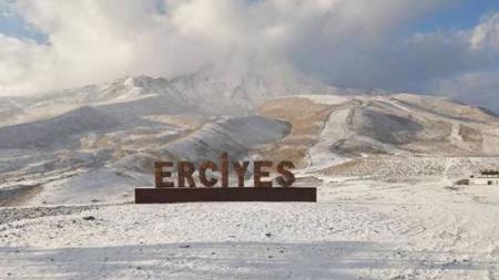  الثلوج تزين جبل "أرجيس" في ولاية قيصري التركية