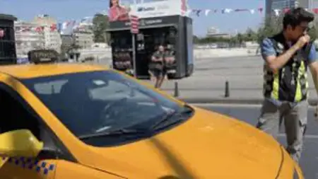 إسقاط سيارة تاكسي من  المرور بعد رفضها نقل ركاب في إسطنبول