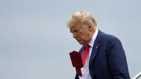 ترامب يصل إلى قاعة المحكمة ترامب يصل إلى قاعة المحكمة