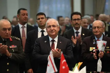 وزير الدفاع التركي:" رئيسنا يعمل بإخلاص من أجل السلام في سوريا" وزير الدفاع التركي:" رئيسنا يعمل بإخلاص من أجل السلام في سوريا"