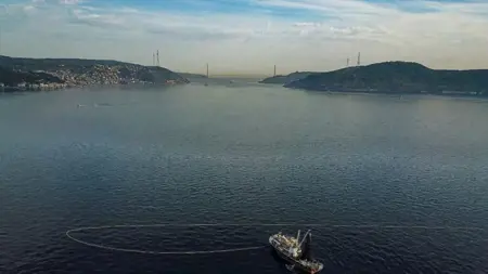 تعليق حركة السفن في مضيق البوسفور للمرة الثانية خلال أسبوع تعليق حركة السفن في مضيق البوسفور للمرة الثانية خلال أسبوع