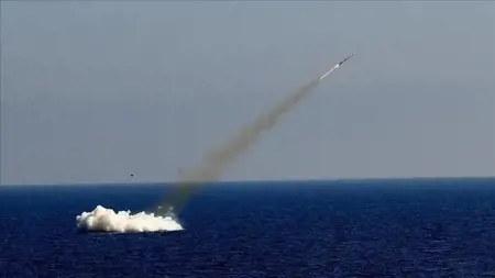 تركيا تعزز قدراتها البحرية بإطلاق أول صاروخ محلي من غواصة 