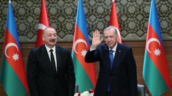 الرئيس أردوغان يفتتح مطار لاتشين الدولي
