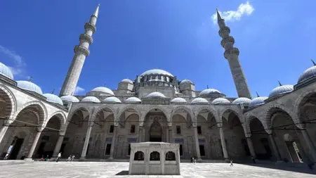 تحفة معمار سنان" مسجد السليمانية" أحد معالم مدينة إسطنبول التاريخية تحفة معمار سنان" مسجد السليمانية" أحد معالم مدينة إسطنبول التاريخية