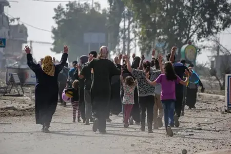 الجيش الإسرائيلي يطلب من النازحين بمستشفى الشفاء بغزة للتوجه جنوبا الجيش الإسرائيلي يطلب من النازحين بمستشفى الشفاء بغزة للتوجه جنوبا