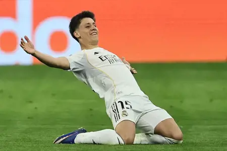 «مسيرته ستُشبه مودريتش».. مورينيو يتوقّع مستقبلاً مختلفاً لأردا غولر في ريال مدريد