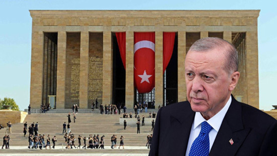أردوغان وقيادات الدولة التركية يزورون ضريح أتاتورك احتفالاً بذكرى عيد النصر الـ104