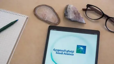 مصادر: «أرامكو» تعرض النفط للبيع خارج مضيق هرمز عبر ميناء الفجيرة