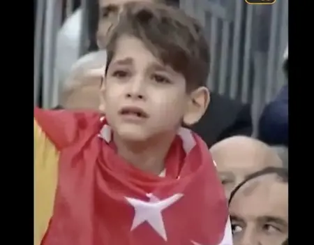 براءة طفل سوري تشغل منصات التواصل في تركيا بعد دعائه لأردوغان بالفوز براءة طفل سوري تشغل منصات التواصل في تركيا بعد دعائه لأردوغان بالفوز