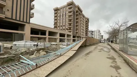 عاصفة قوية تقتلع أسطح المنازل في ولاية فان شرقي تركيا عاصفة قوية تقتلع أسطح المنازل في ولاية فان شرقي تركيا