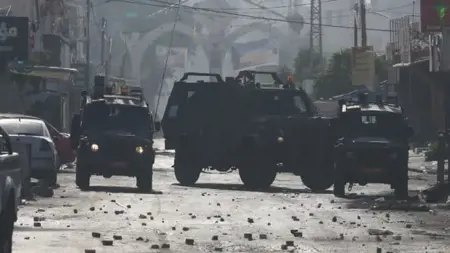 جيش الاحتلال الإسرائيلي يبدأ في الانسحاب من مخيم جنين جيش الاحتلال الإسرائيلي يبدأ في الانسحاب من مخيم جنين